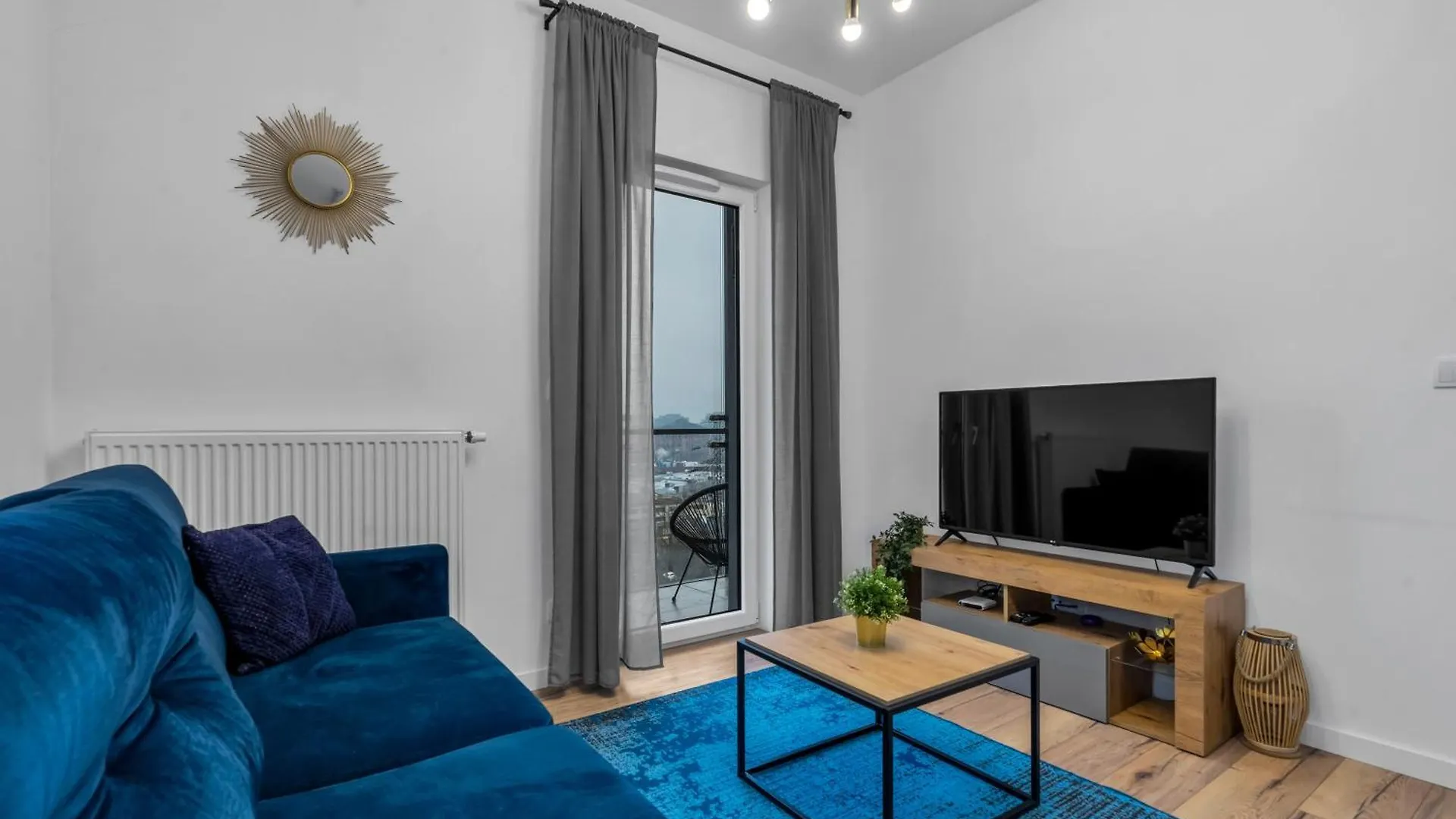 Warsaw Business Apartments - Air Conditioning, 10Th Floor, City View, Balcony - By Rentujemy 0*,  Poland